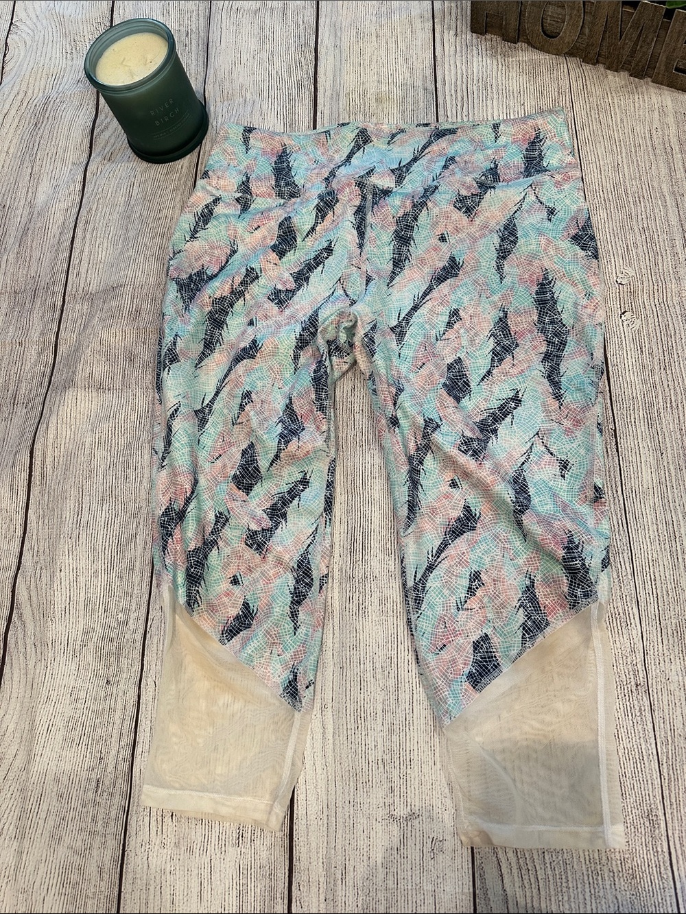 Pro Player Mint Pink Black Feather-Print Mesh Capri Leggings